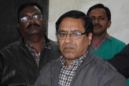corruption prevention organization team caught clerk of LDA while taking bribe