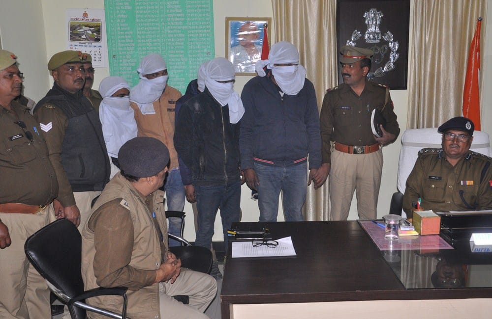 5 ganja smugler arrested