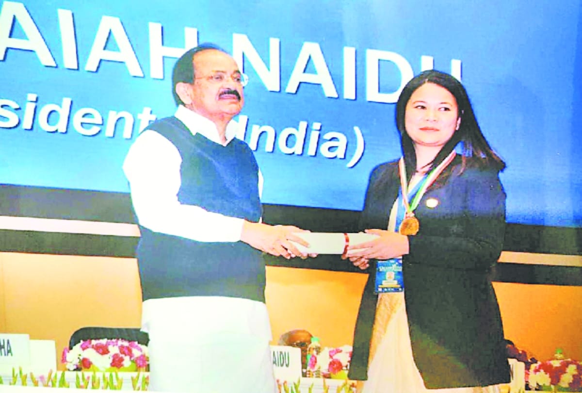 SP Chamba Dr. Monika got Champion of Change Award