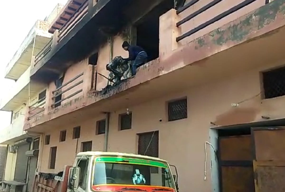 Massive fire in helmet factory one employee died in delhi
