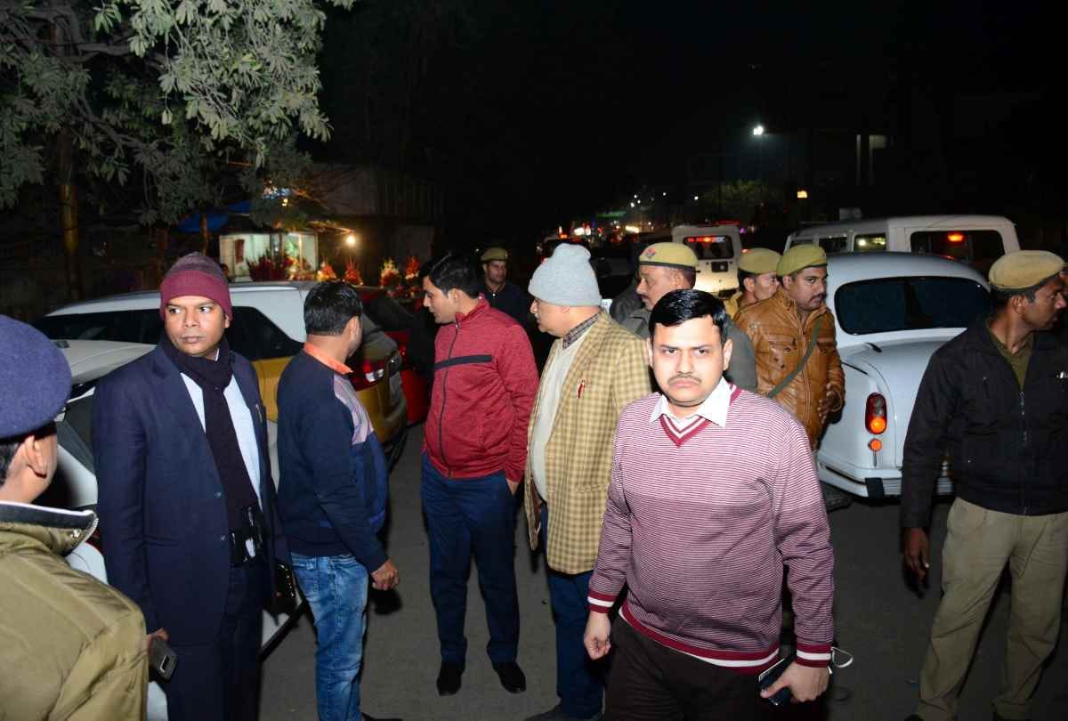 DM takes charge to improve traffic system in lucknow