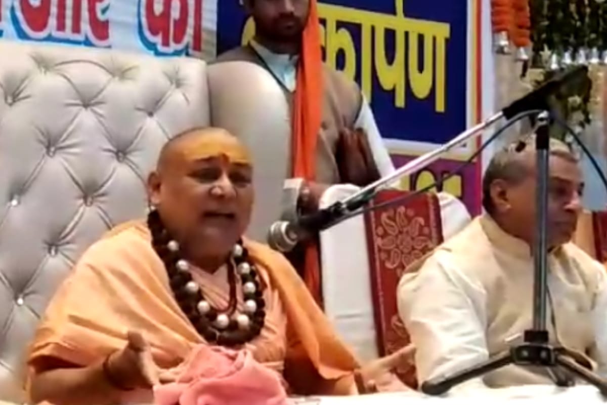 Jagadguru Shankaracharya says in meerut one who is not in faviour of ram is  not for anything