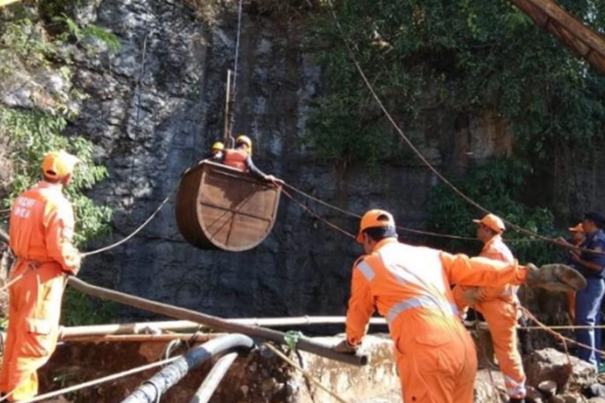 Meghalaya Coal Incident: NDRF divers carrying out search operations reported foul odour