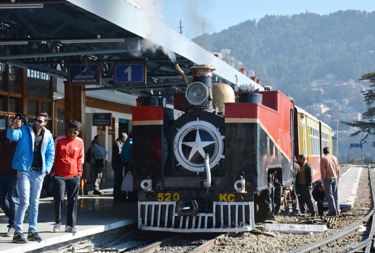 हेरिटेज ट्रैक पर दौड़ा 113 साल पुराना स्टीम इंजन