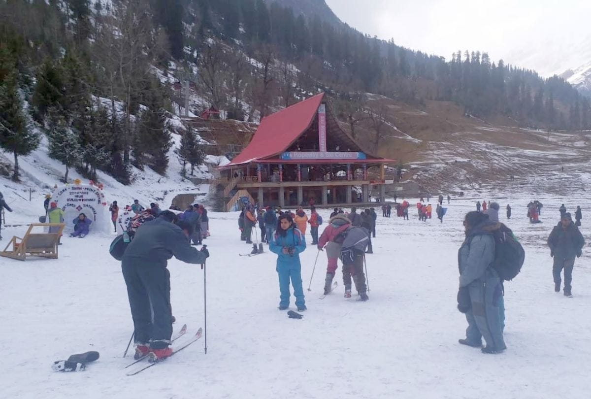 snowfall in manali kufri himachal weather report
