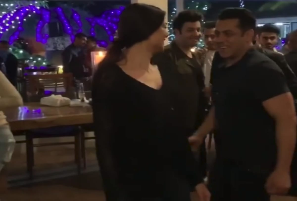 Sushmita Sen dance with Salman Khan on his Birthday video has been viral