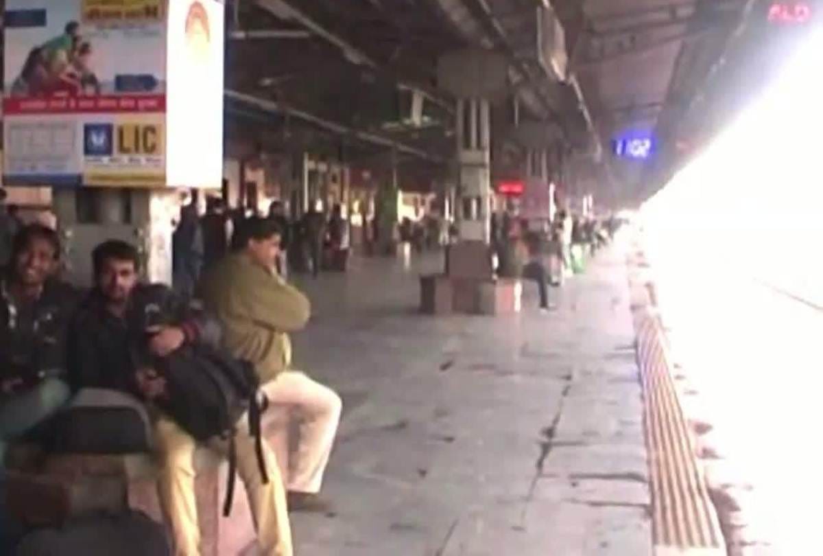 Fifteen trains running late today due to fog from Delhi