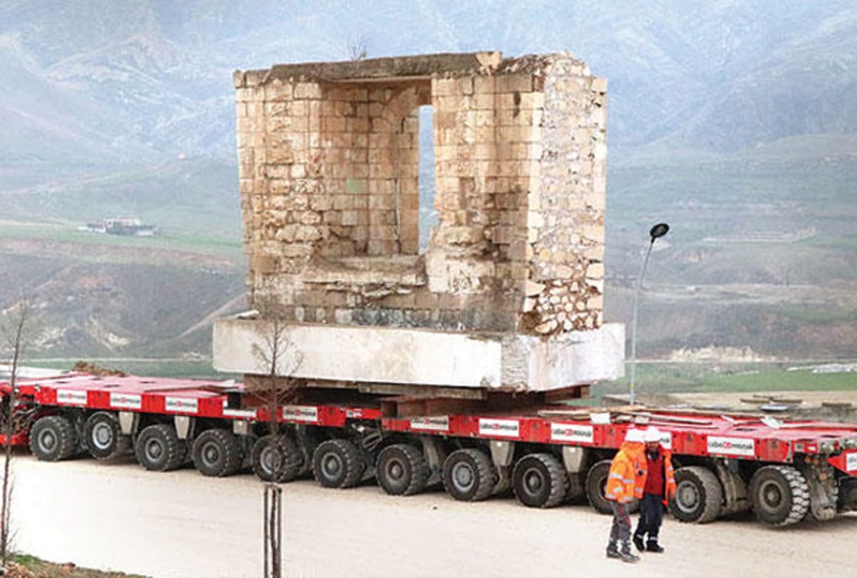 600 years old Historical mosque moved to another place in Turkey