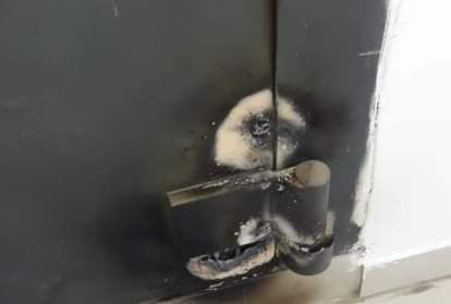 काटा गया स्ट्रांग रूम का दरवाजा