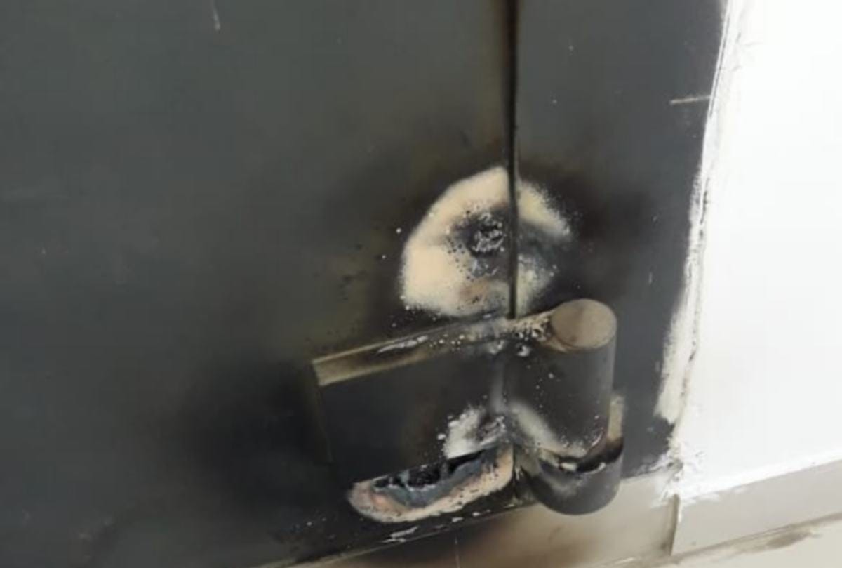 Miscreants tried to break bank strong room door in varanasi