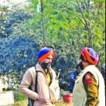 प्रतिमा की सुरक्षा में तैनात पुलिसकर्मी