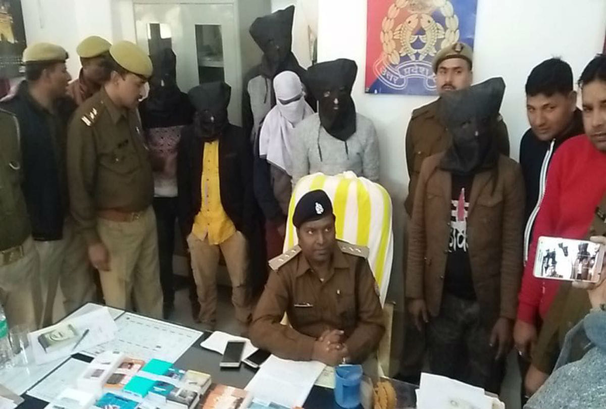 grp arrested mobile thieves at agra cantt railway station