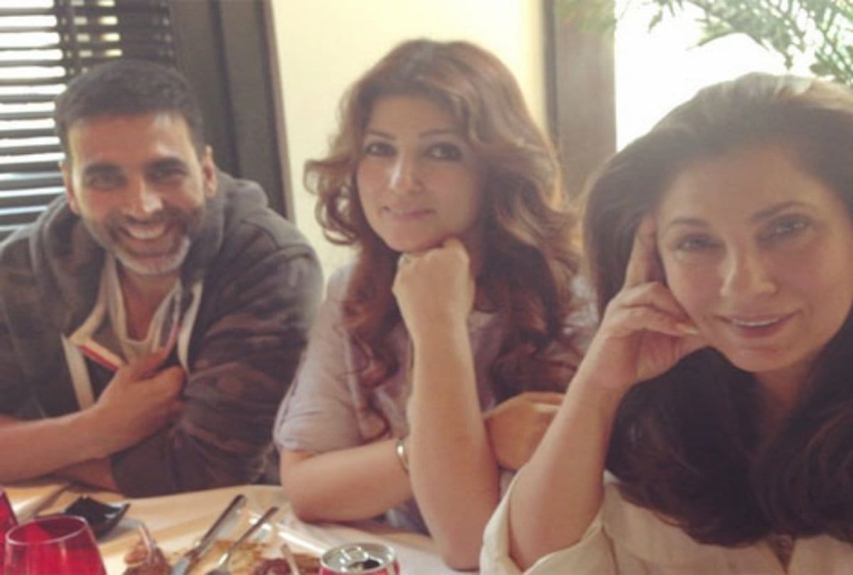 Akshay Kumar wanted date with Dimple Kapadia in said Karan Johar show koffee with karan season 4