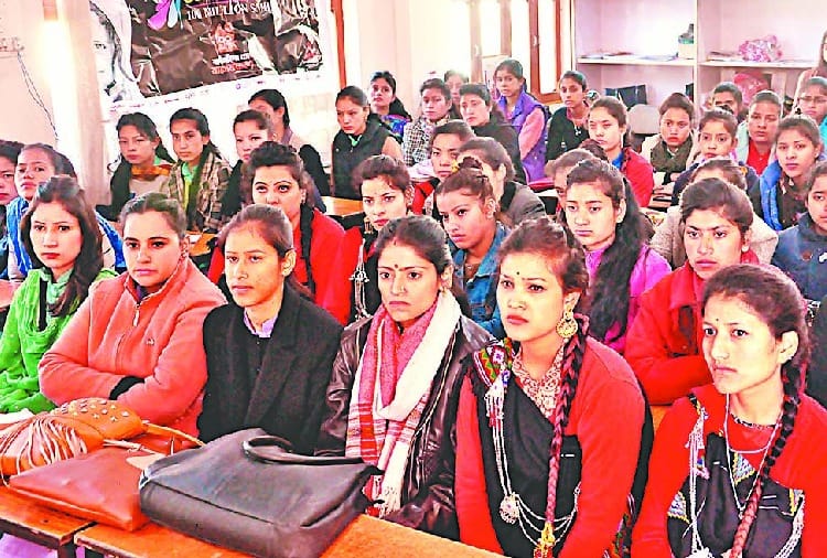 शिक्षित हाेने पर महिलाएं उठाएंगी अत्याचार के खिलाफ आवाज