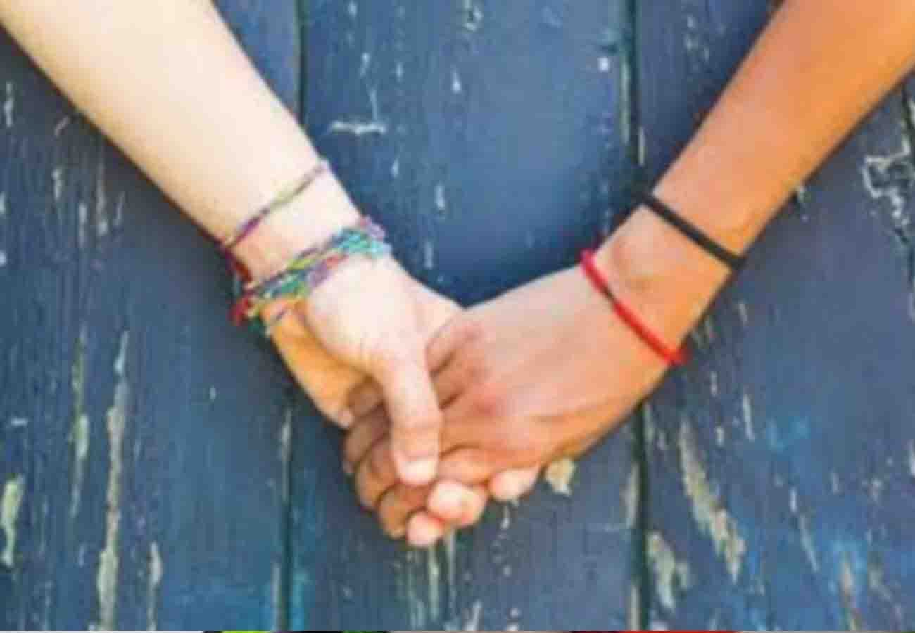 Two Homosexual Girls fallen in love and get married