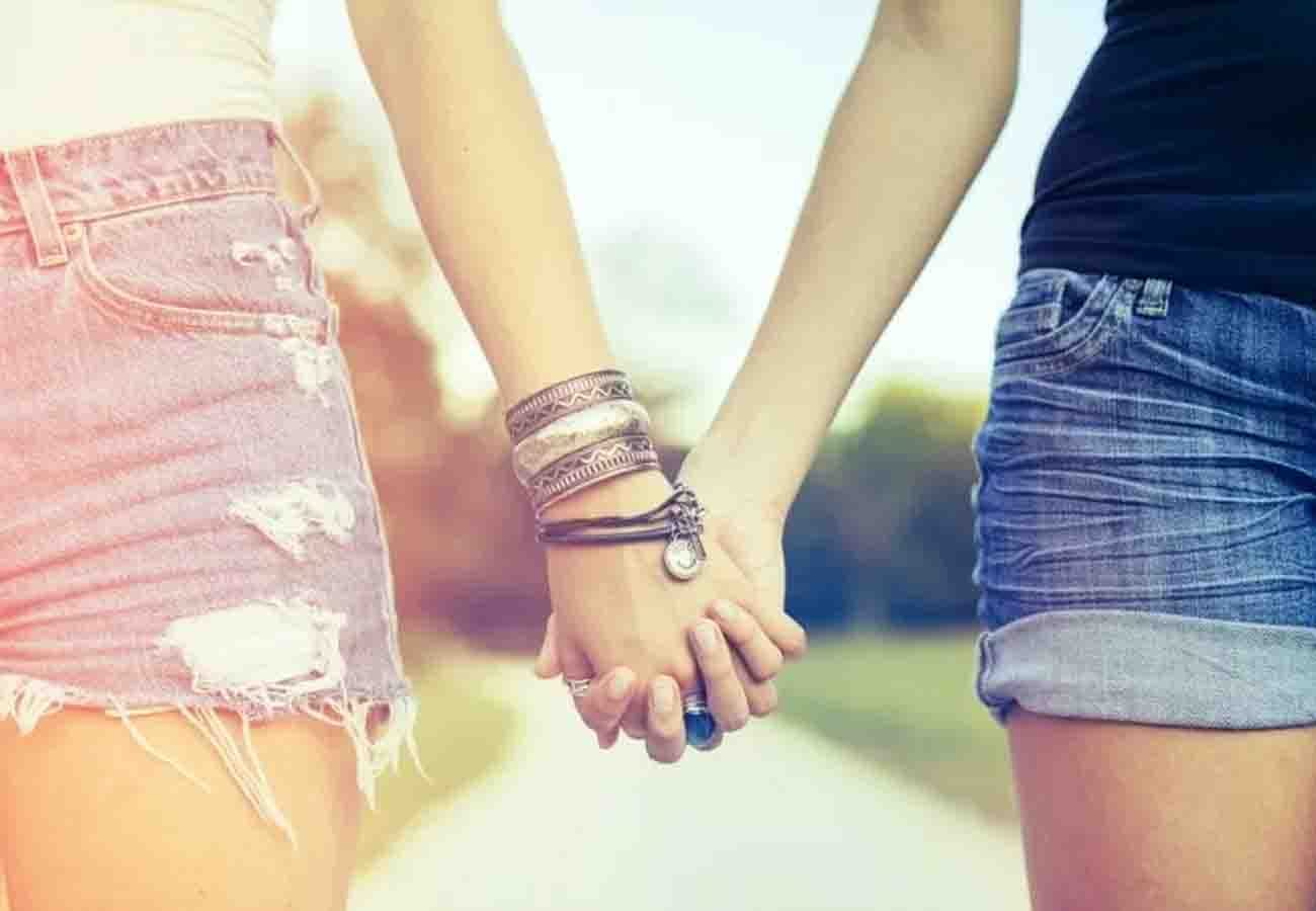 Two Homosexual Girls fallen in love and get married