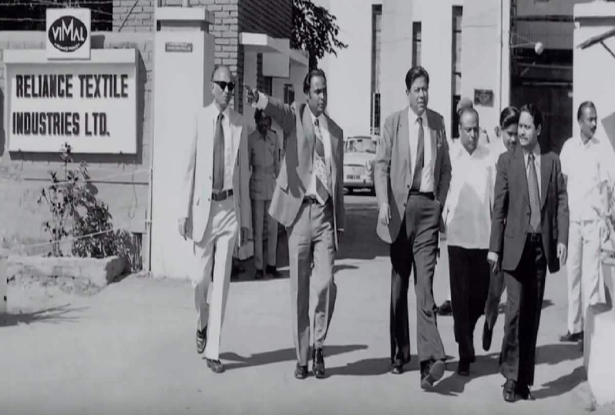 Sometimes Dhirubhai Ambani had work for 300 rupees on a petrol pump