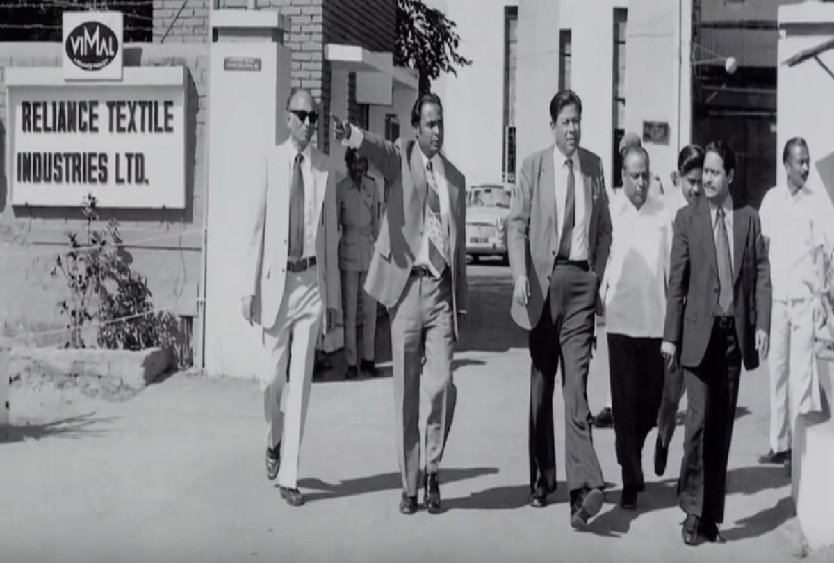 Sometimes Dhirubhai Ambani had work for 300 rupees on a petrol pump