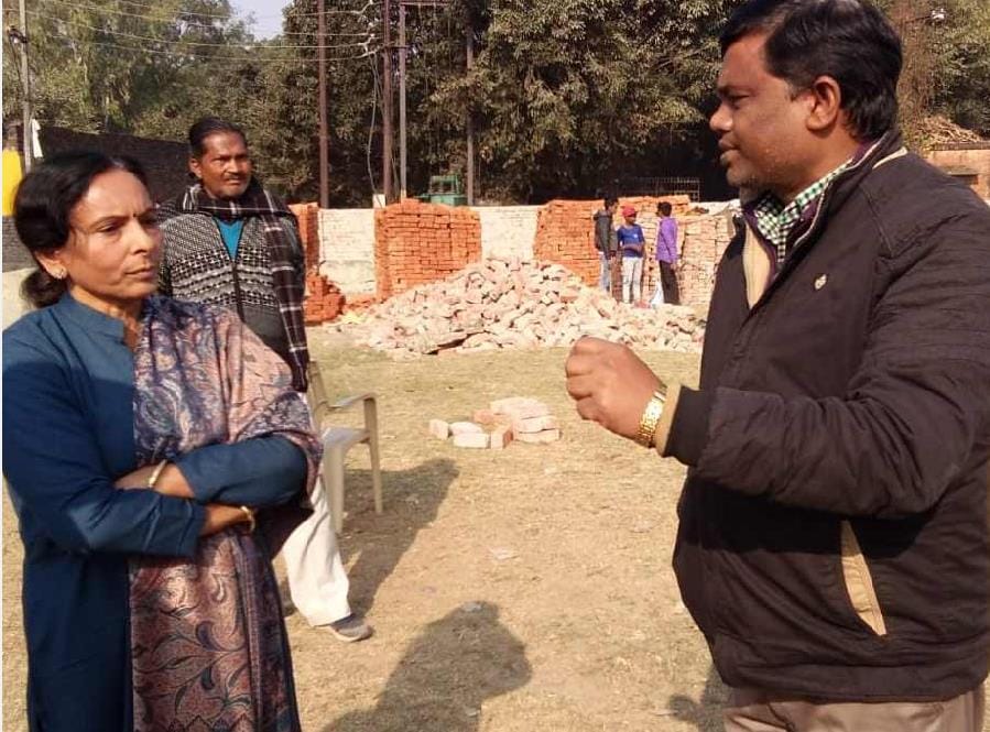 पीली ईंट मिलने पर ठेकेदार को हिदायत