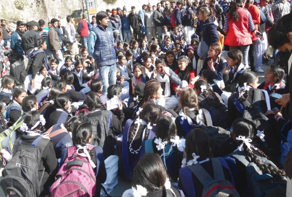 Many Boys sexually assault with girl student angry people jam traffic in chamoli
