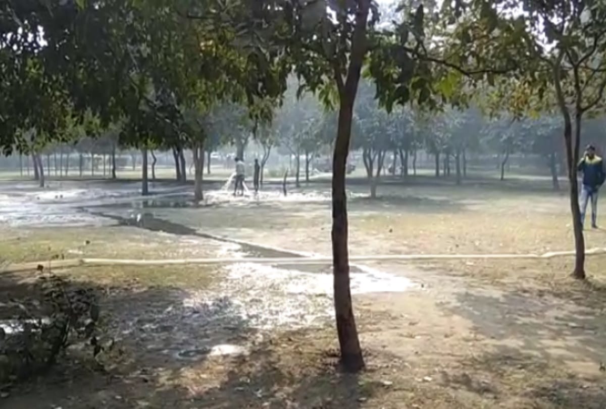 noida namaz row police force outside sector 58 park authority wets park so no namaz could happen