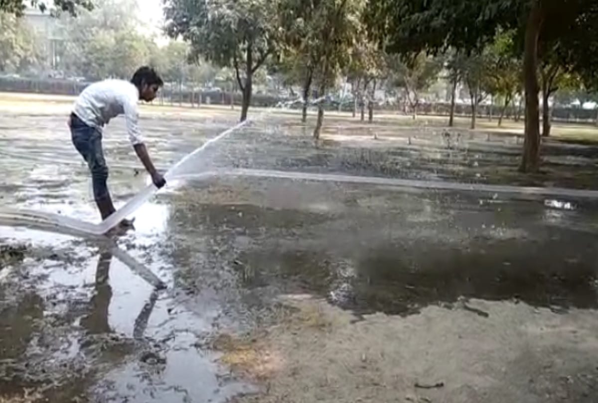noida namaz row police force outside sector 58 park authority wets park so no namaz could happen