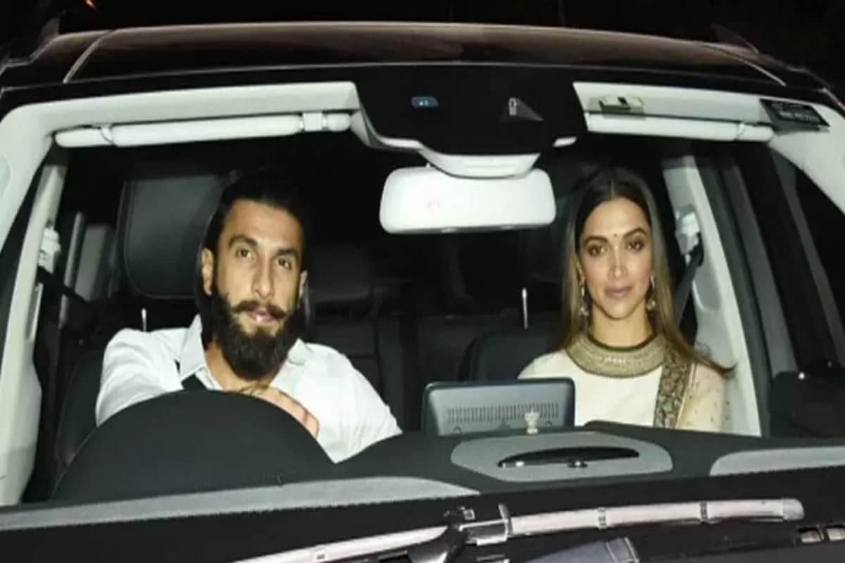 Bollywood stars with this ultra luxury Range rover car