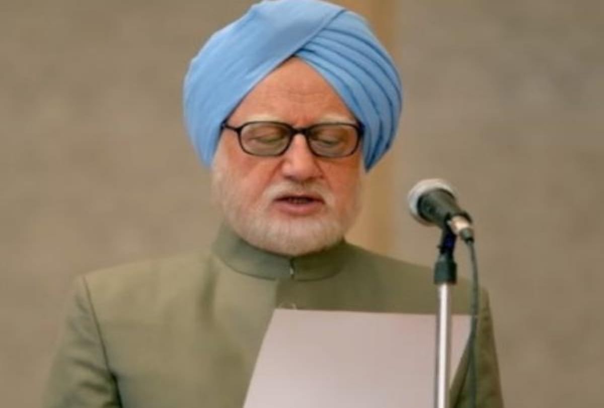 Anupam kher and auto driver video viral on the accidental prime minister