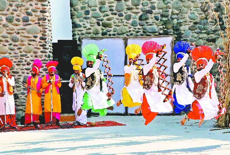 Chandigarh, Organizing Youth Festival at Punjab University in Chandigarh