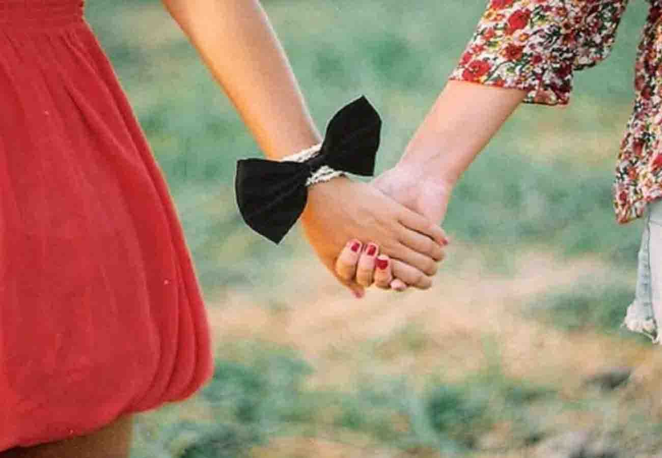 Two Homosexual woman fallen in love and get married