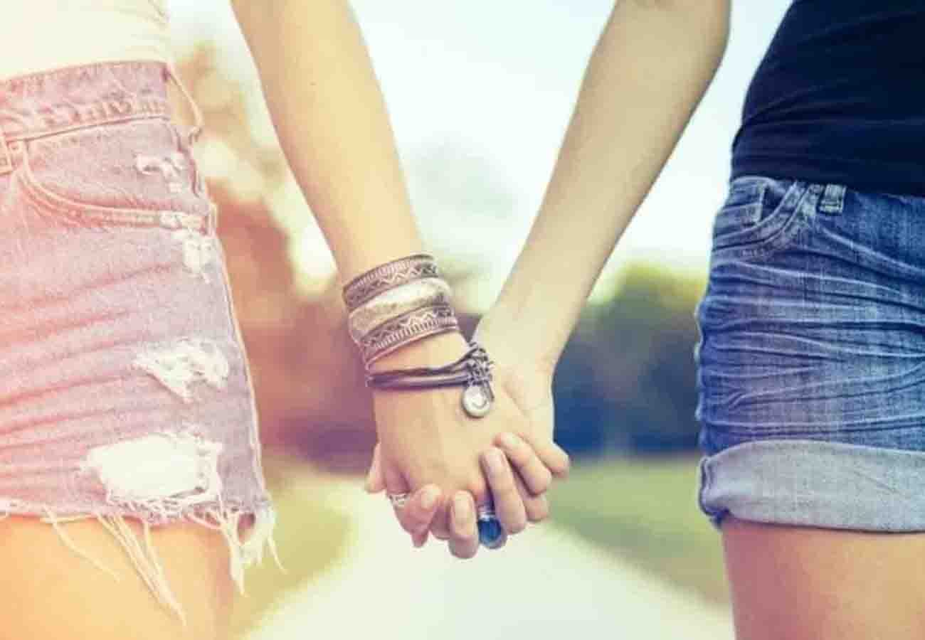 Two Homosexual woman fallen in love and get married
