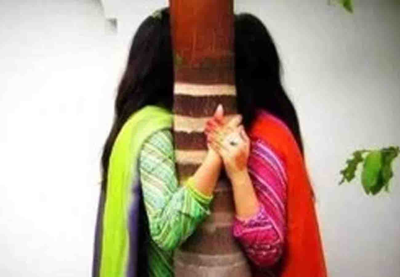 Two Homosexual Girls fallen in love and than get married