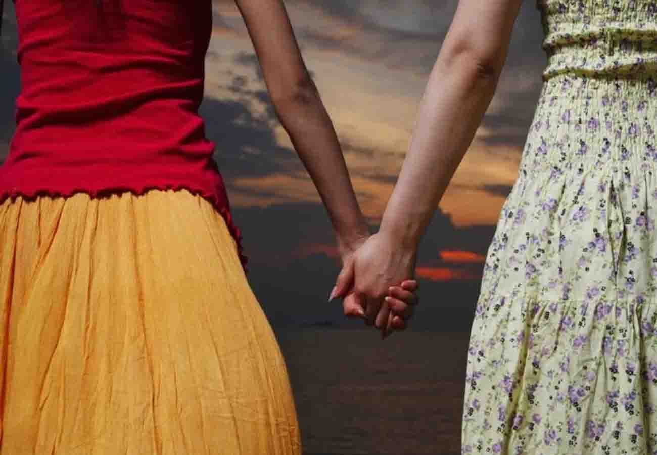 Two Homosexual Girls fallen in love and than get married