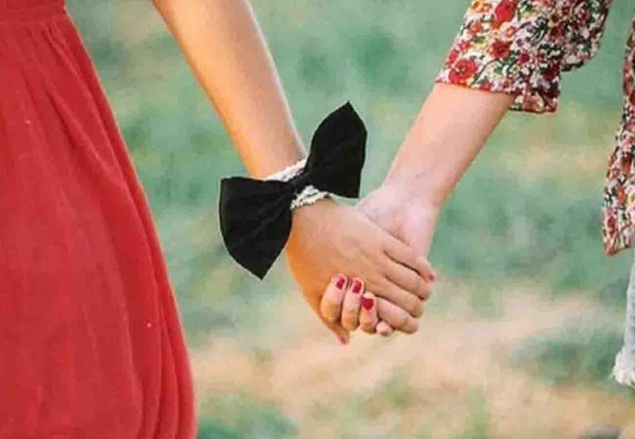 Two Homosexual Girls fallen in love and than get married