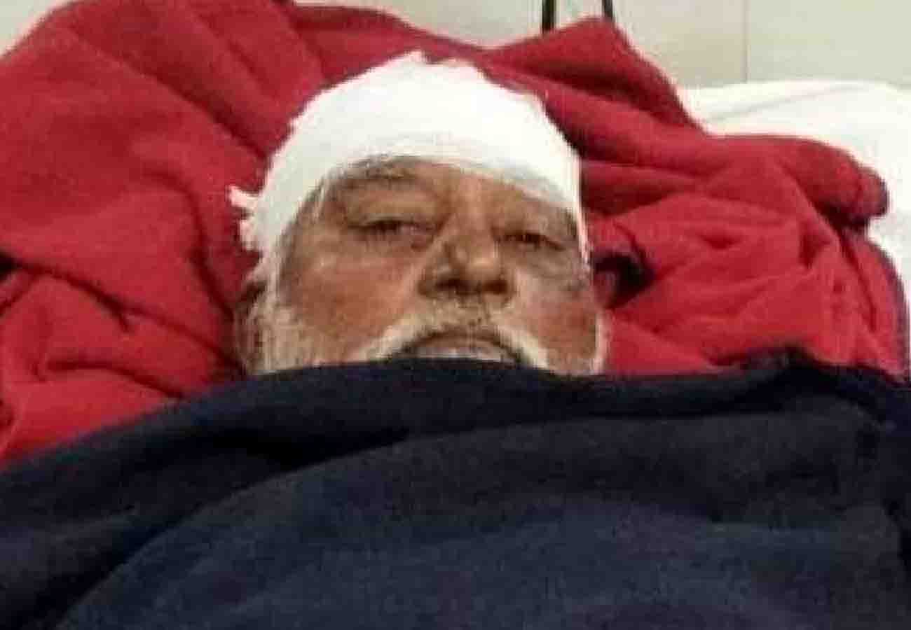 robbery in kannauj temple saint injured in firing