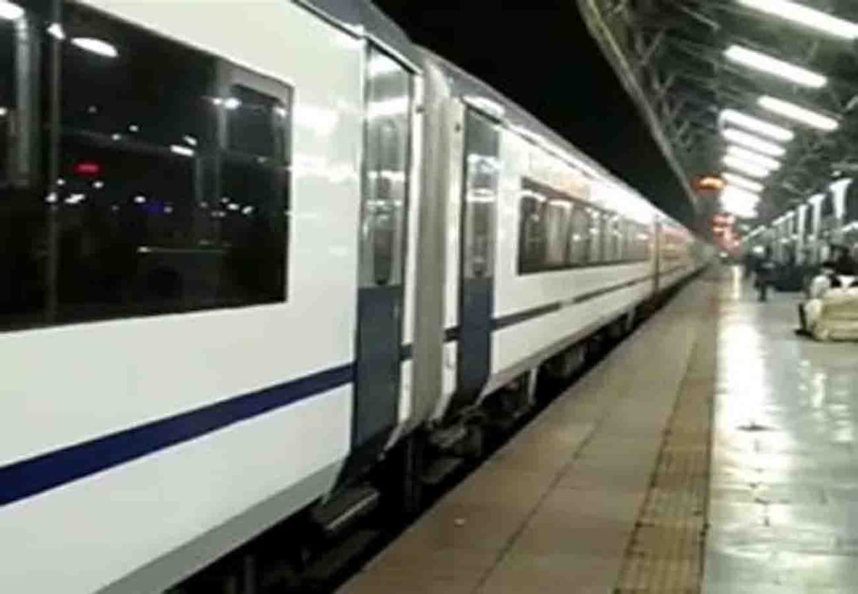 one man crushed under Semi High Speed Train 18
