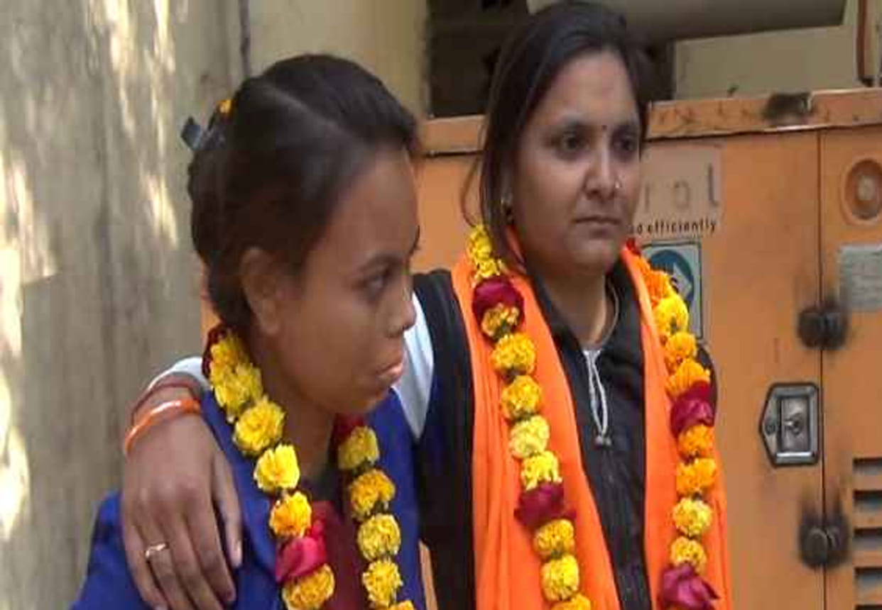 Seven vachan of lesbian couple wedding