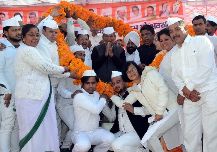 वंदेमातरम के ठेकेदार कर रहे हैं समाज को बांटने का काम