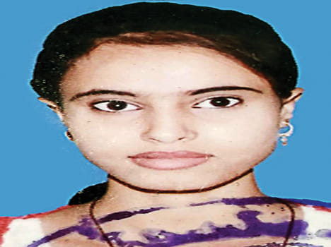 High school girl jumped ahead of train