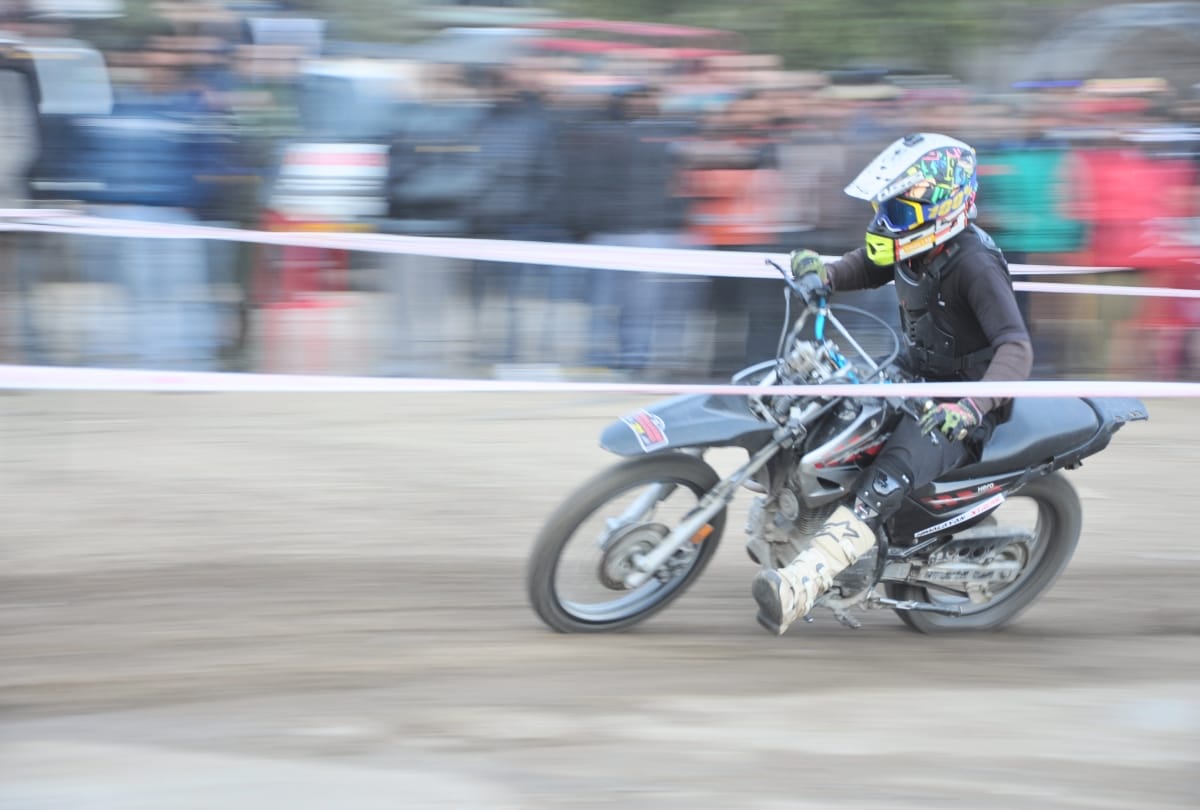 girls are also participating in himalayan autocross rally at kullu himachal