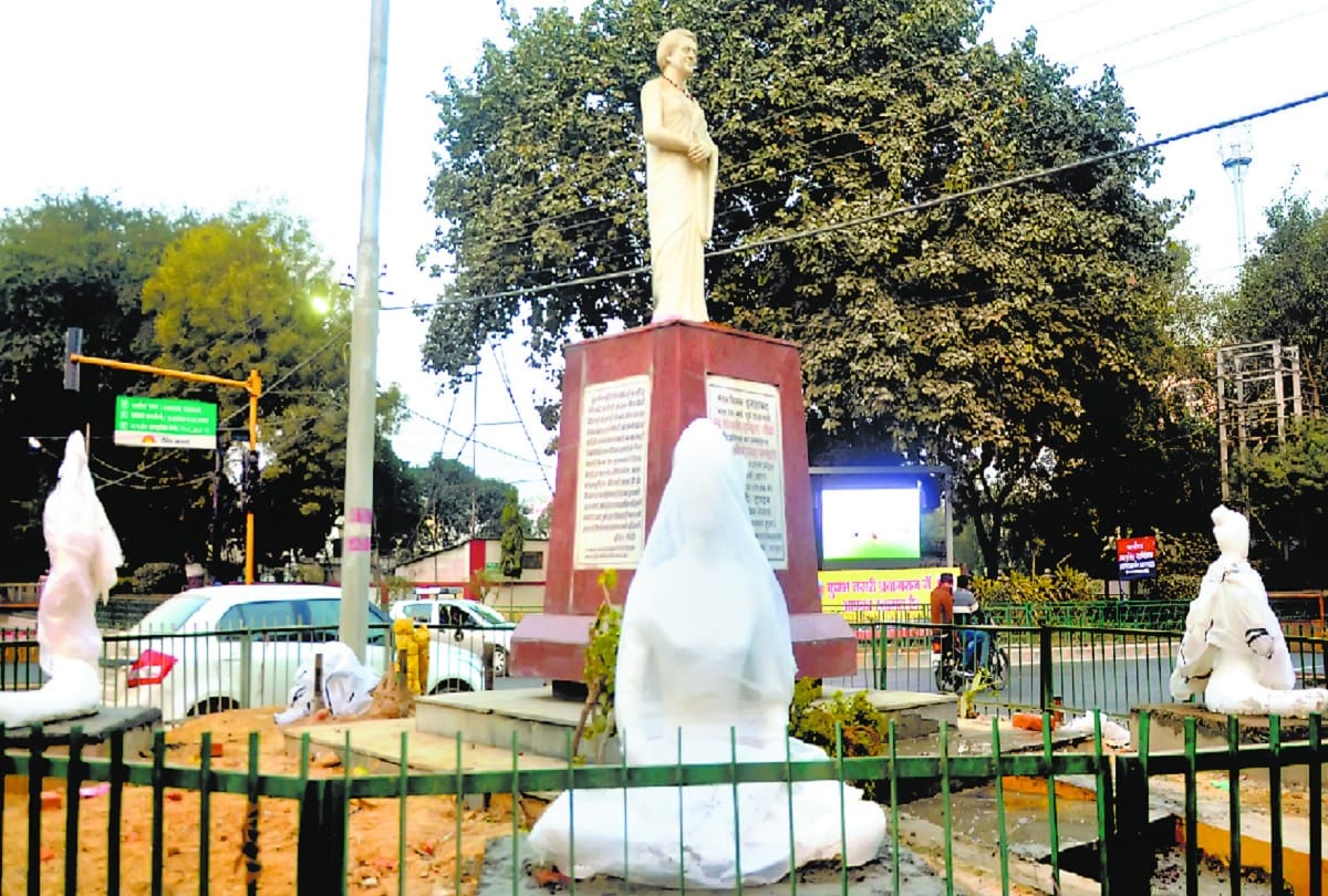 kumbh 2018- city chowk and bridge get Message of religion and culture