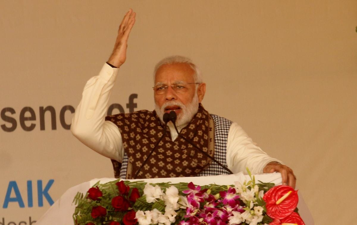 PM narendra modi targeted congress in ghazipur