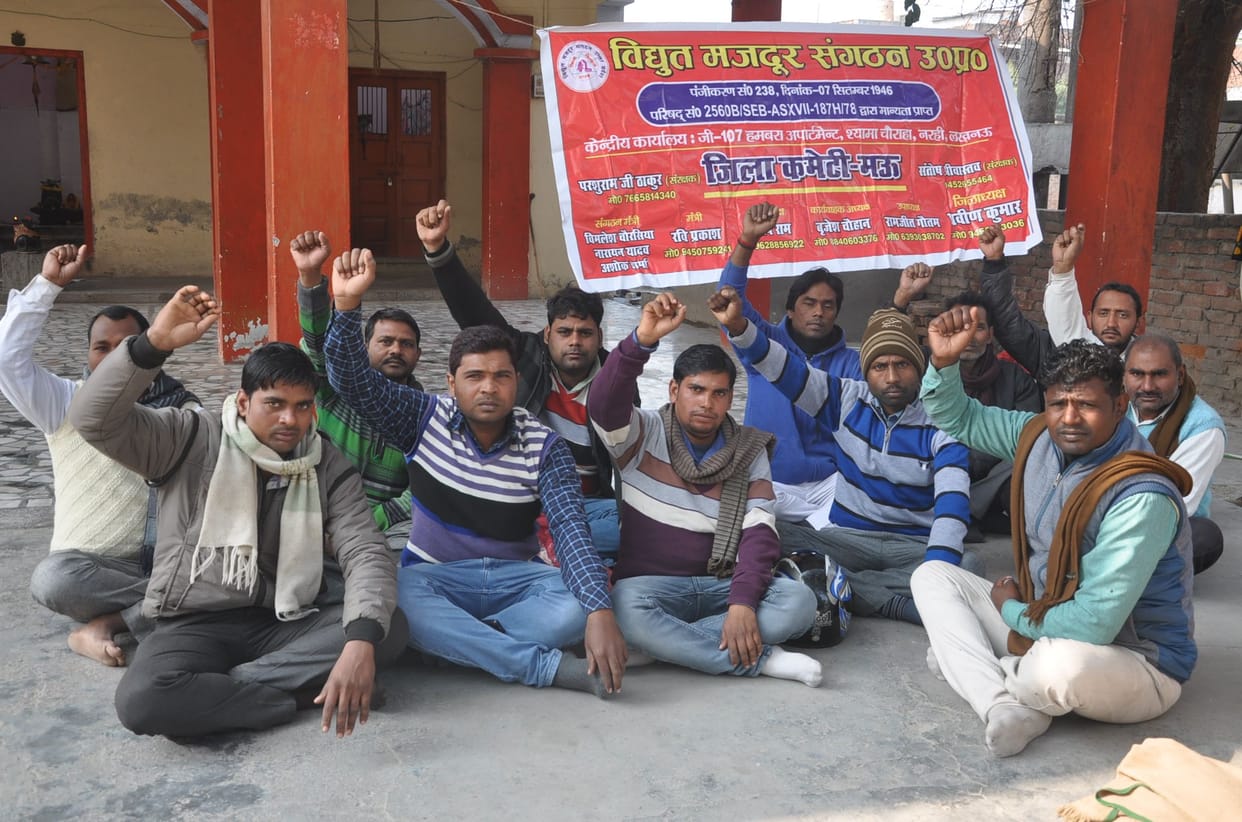 Electricity contract workers did the protest
