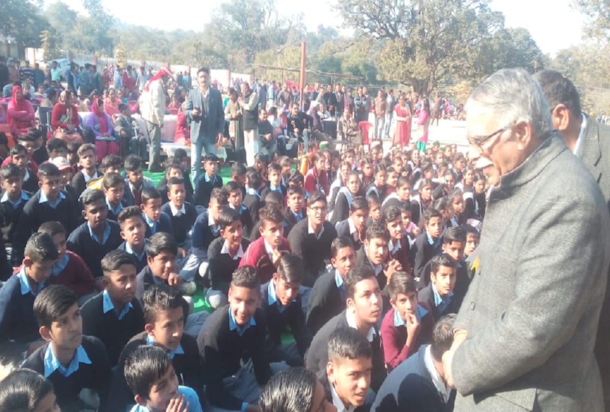 Tripura High Court Chief Justice Sanjay Karol meets students in school kangra himachal
