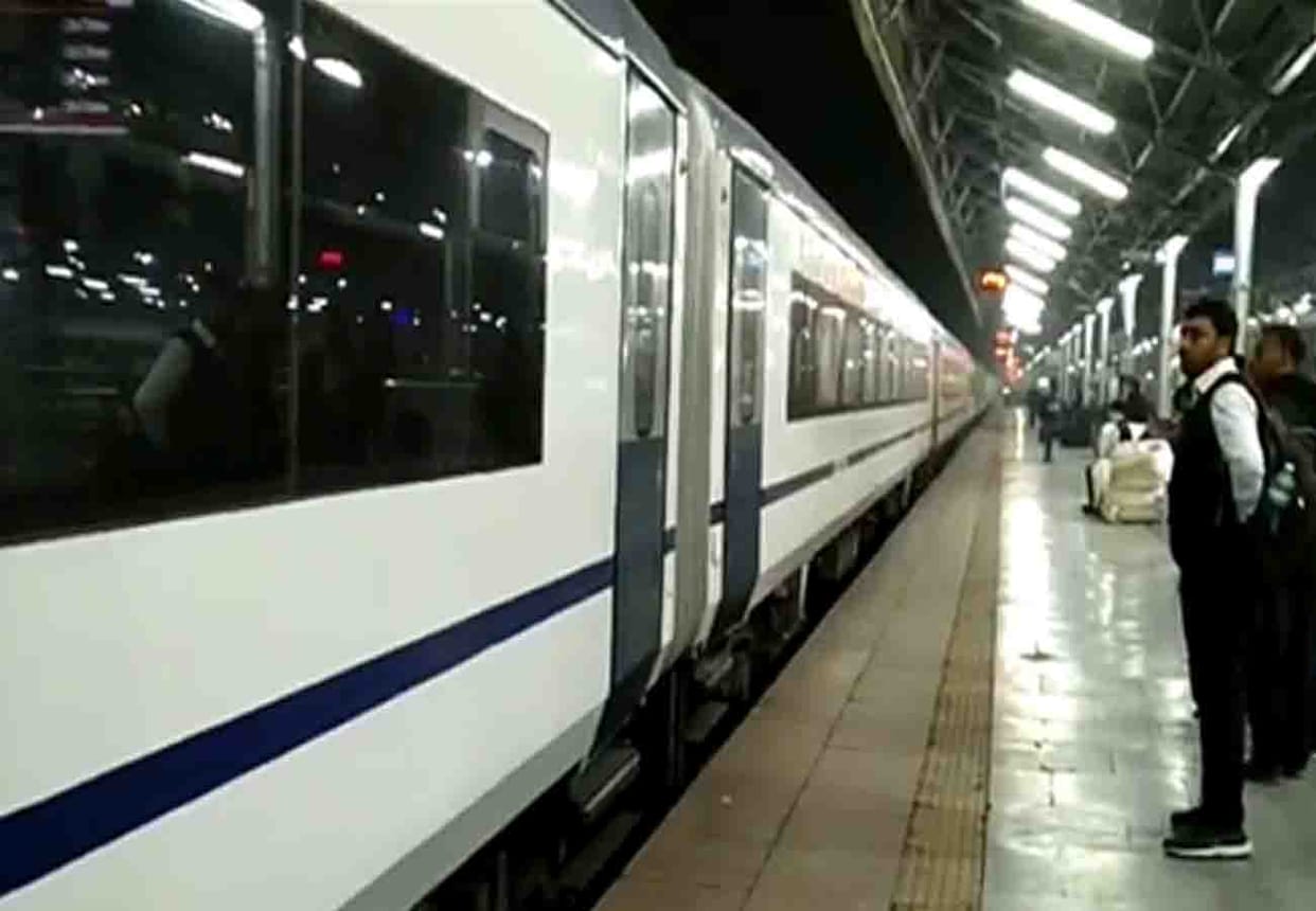 first high speed train t18 from kanpur reached prayagraj junction