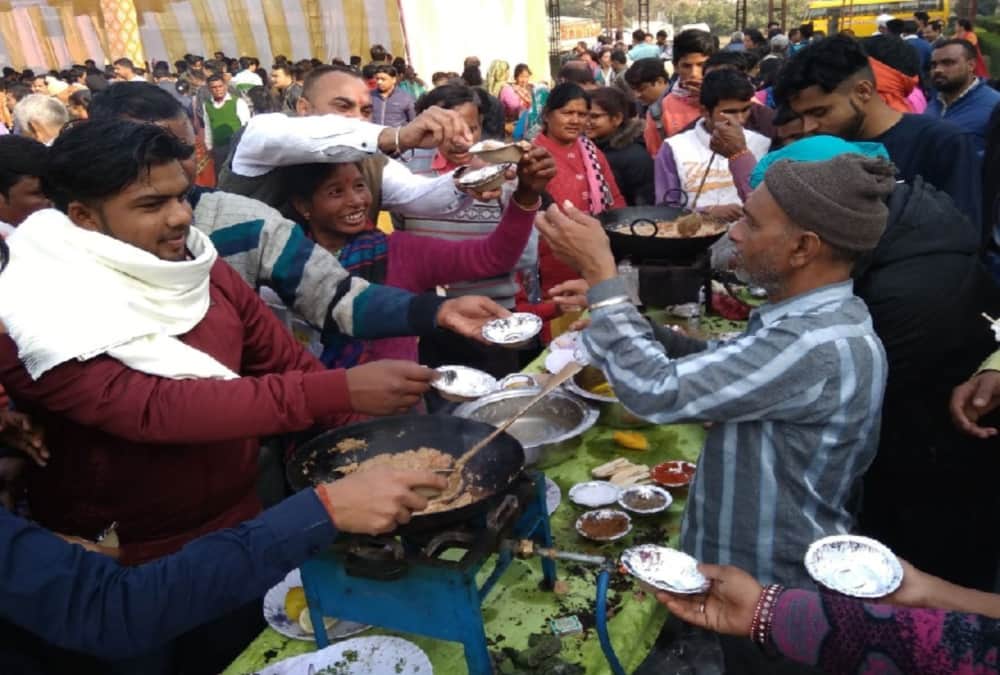 Congress leader harish rawat give Tea Party Before new year 2019 photos