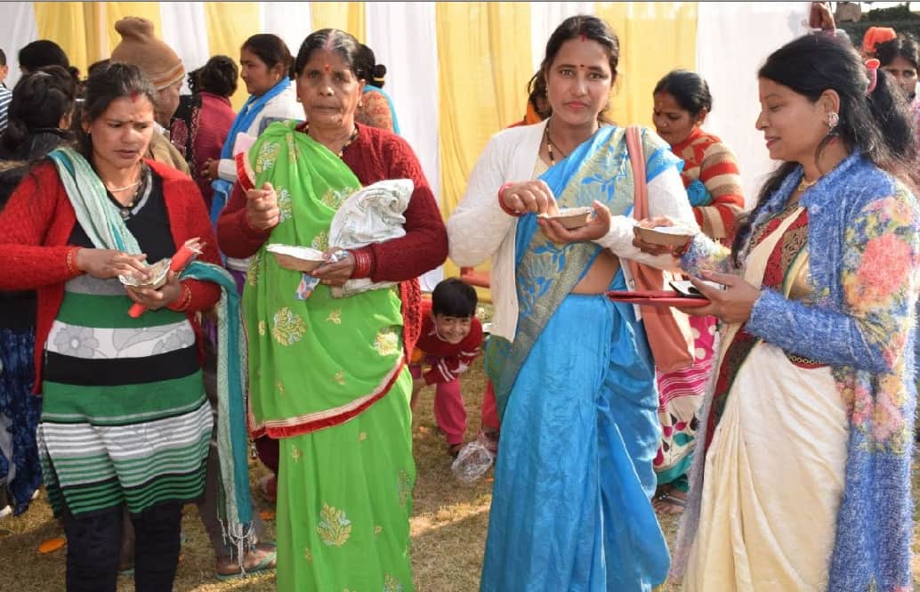 Congress leader harish rawat give Tea Party Before new year 2019 photos