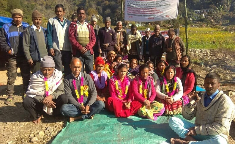Despite the cold winter, the humidity of the villagers is hot