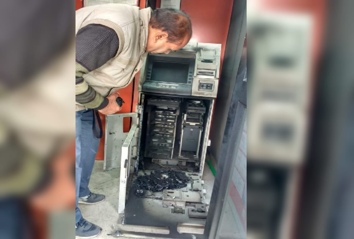 Miscreants looted Rs 22.60 lakh from ATM in Hapur