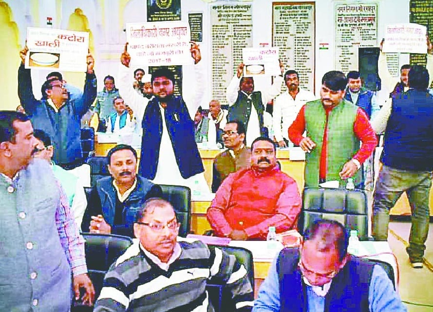 पार्षदों ने उठाया मुद्दा, डीएम ने दिया समाधान का भरोसा